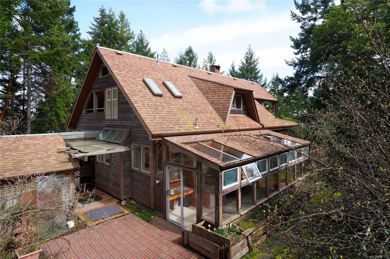 Salt Spring, BC L1L 1L1,121 Carlin Ave