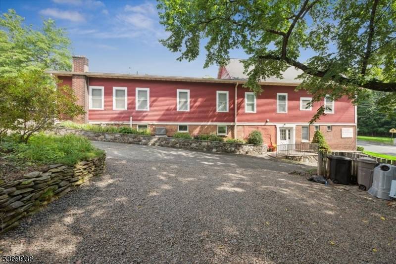 Long Hill Twp., NJ 07980,192 Central Ave