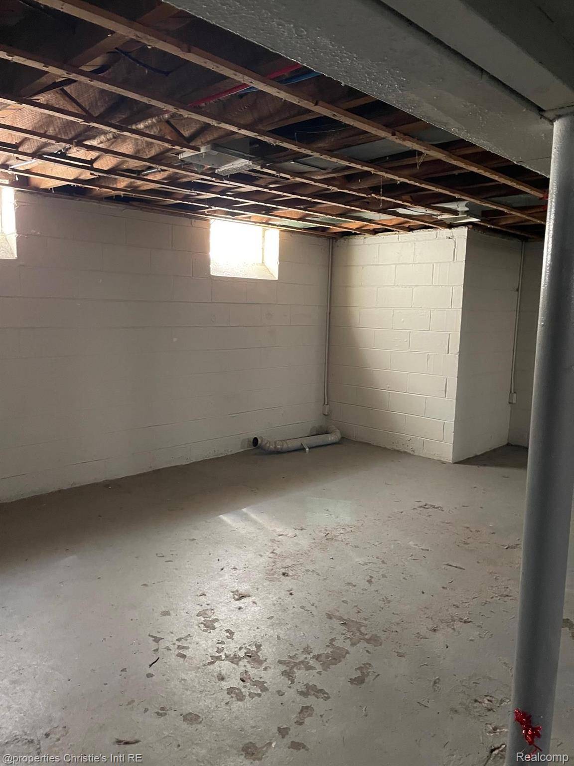 Detroit, MI 48205,15627 MAPLERIDGE ST