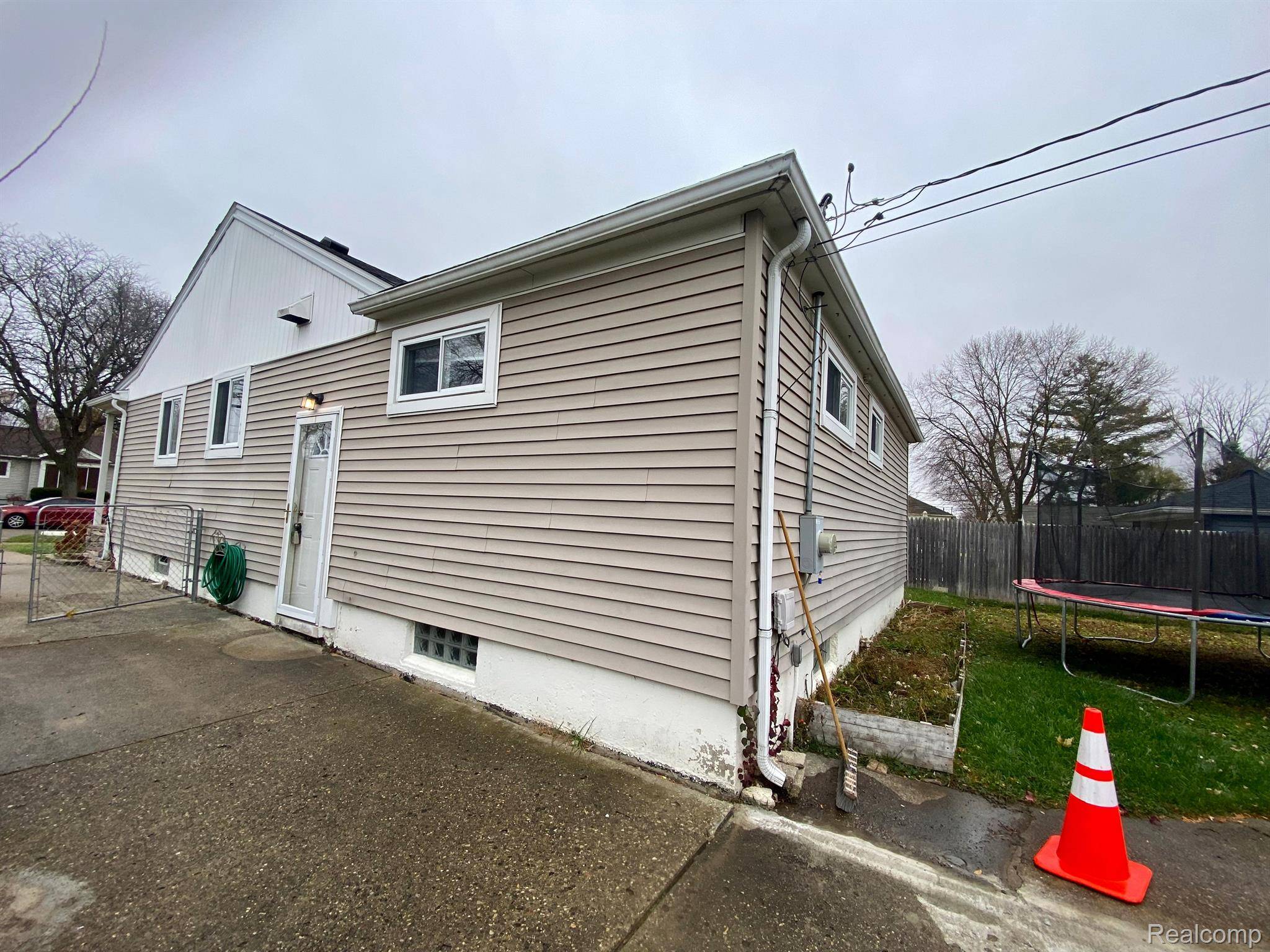 Garden City, MI 48135,29745 ROSSLYN AVE