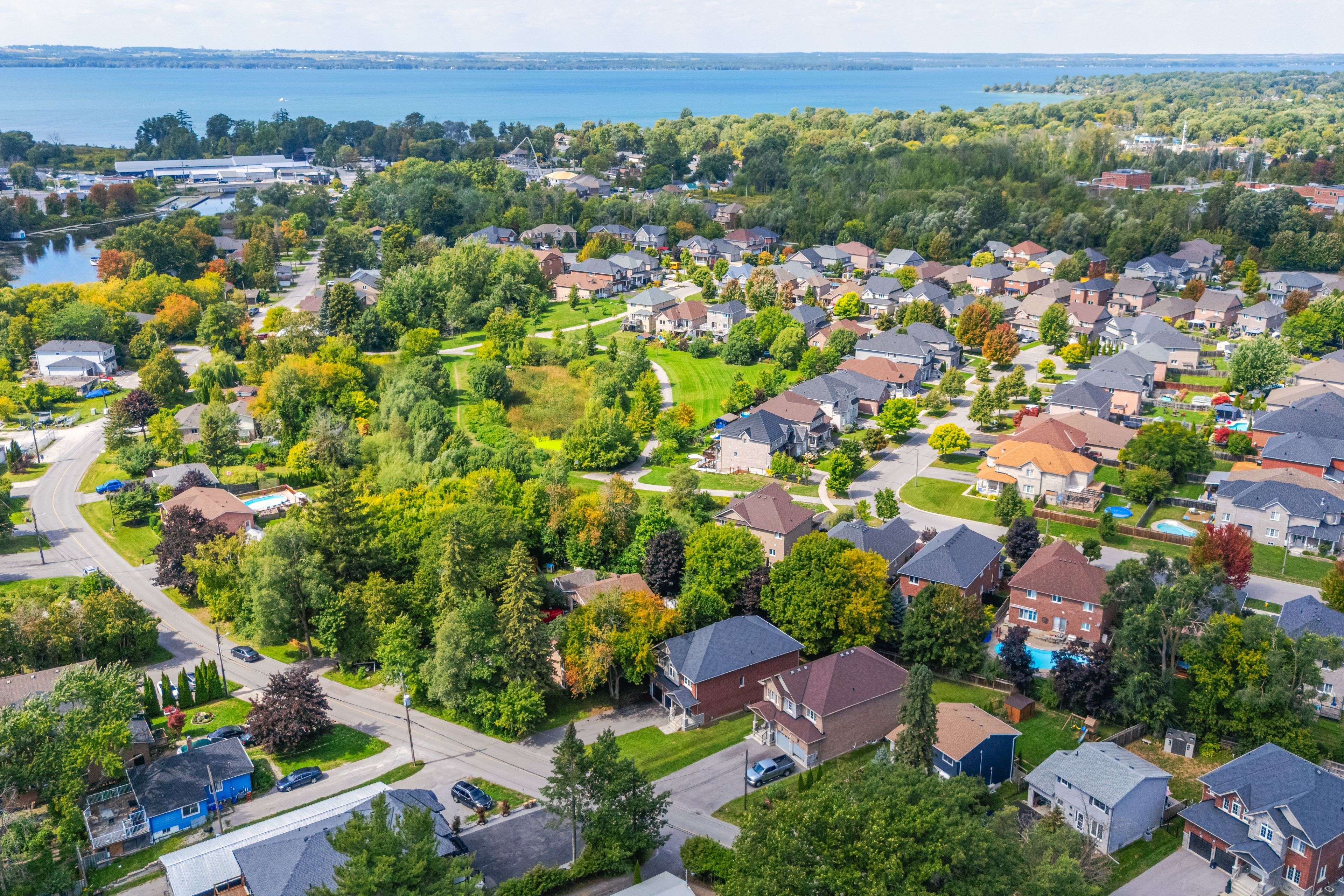 Georgina, ON L4P 2P1,102 Riveredge DR