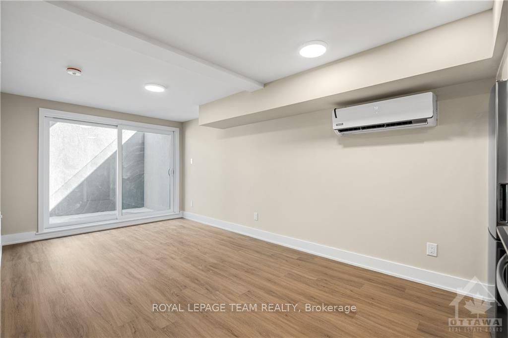 Westboro - Hampton Park, ON K1Z 5H7,366 WINONA AVE #1