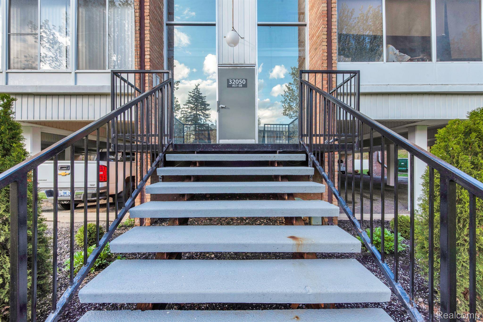 Farmington, MI 48336,32050 GRAND RIVER AVE NW #57