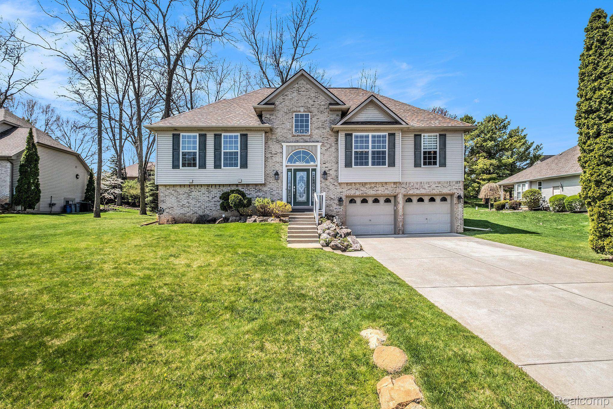 Linden, MI 48451,16216 PINE LAKE FOREST DR