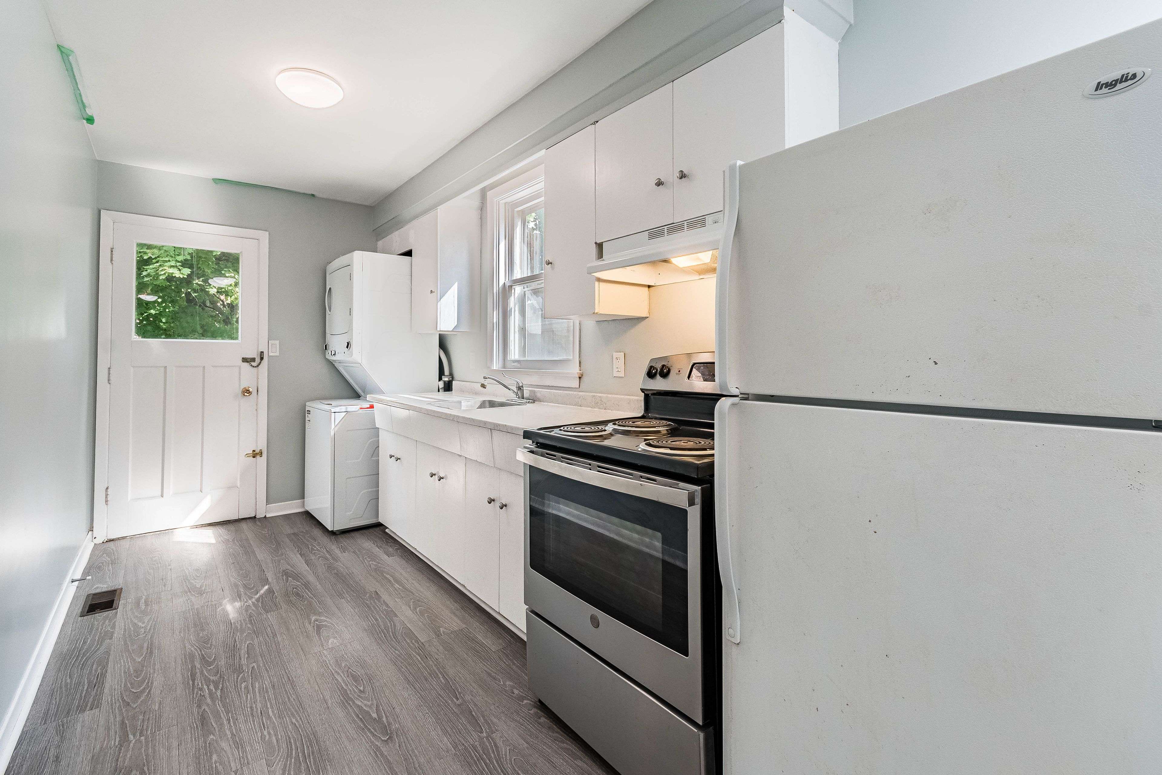 Toronto W06, ON M8V 1W1,144 Lake CRES #Main