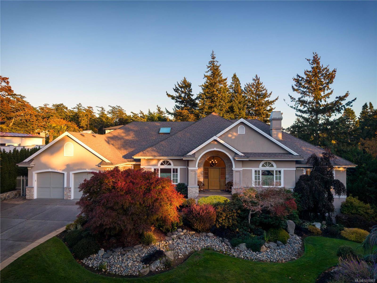 Saanich, BC V8N 6B3,3721 Arbutus Ridge