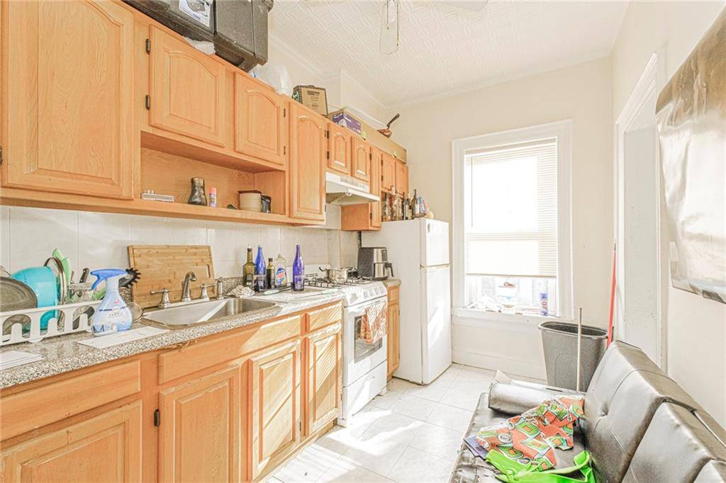 Brooklyn, NY 11219,946 Bay Ridge AVE