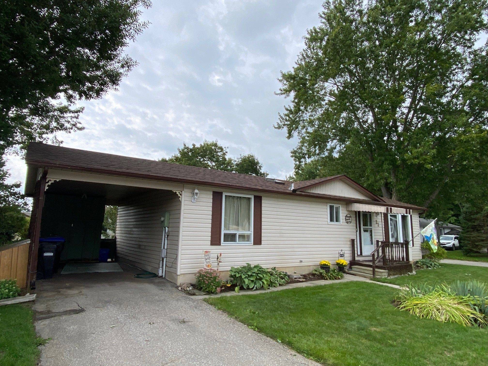 Innisfil, ON L0L 1L0,22 Briarwood PL