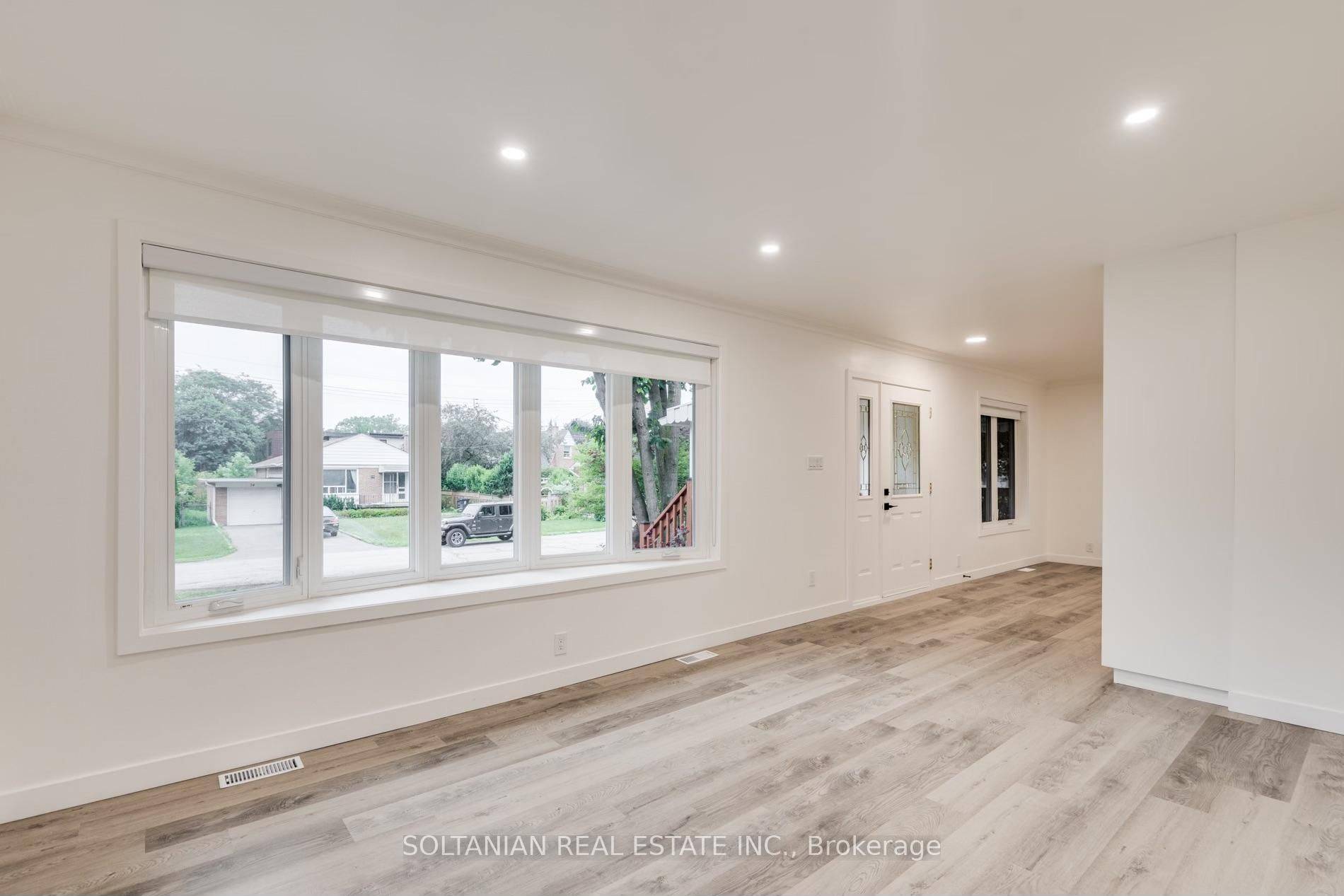 Toronto W08, ON M9B 2N7,35 Cheshire DR