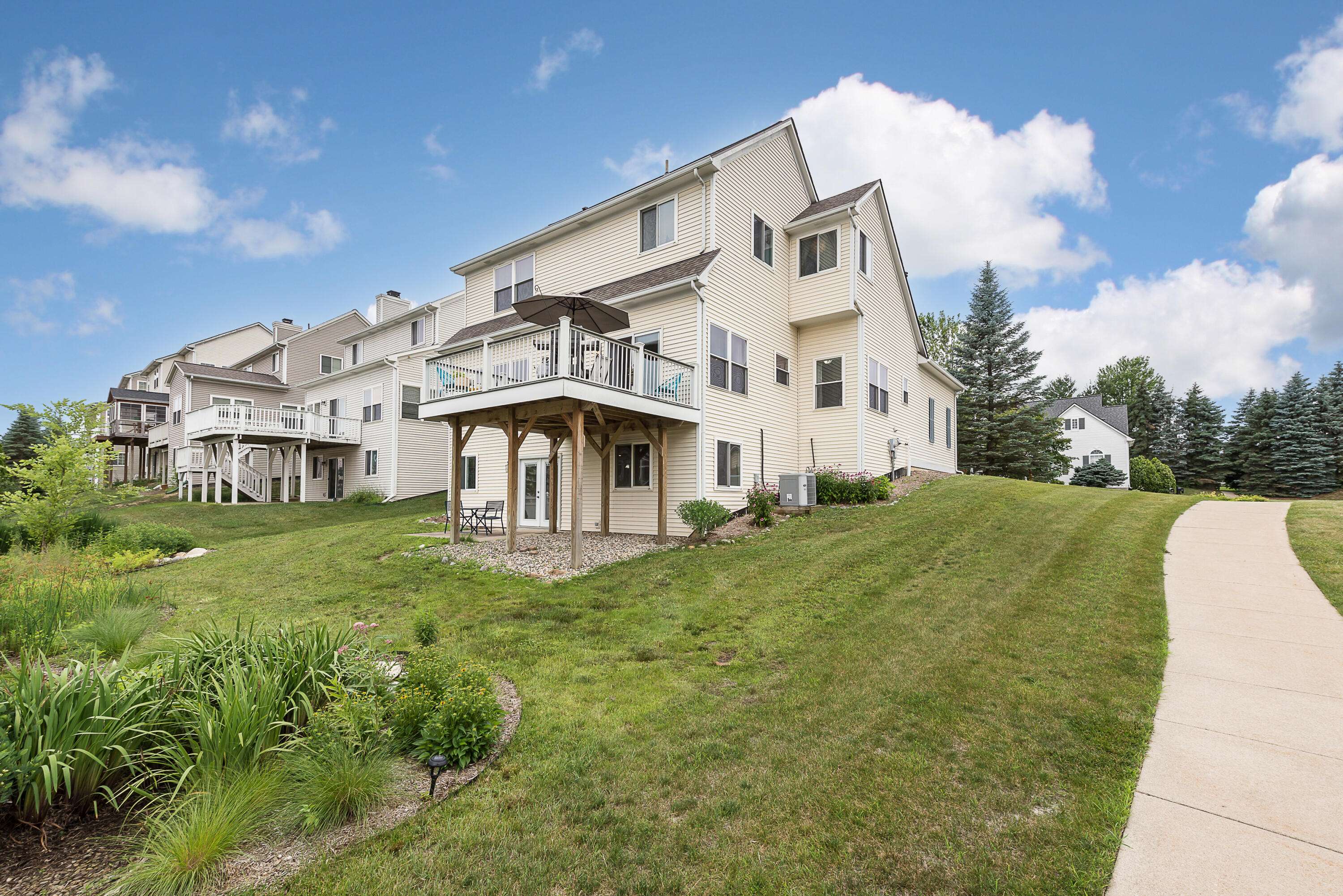 Ann Arbor, MI 48103,1327 Timmins DR