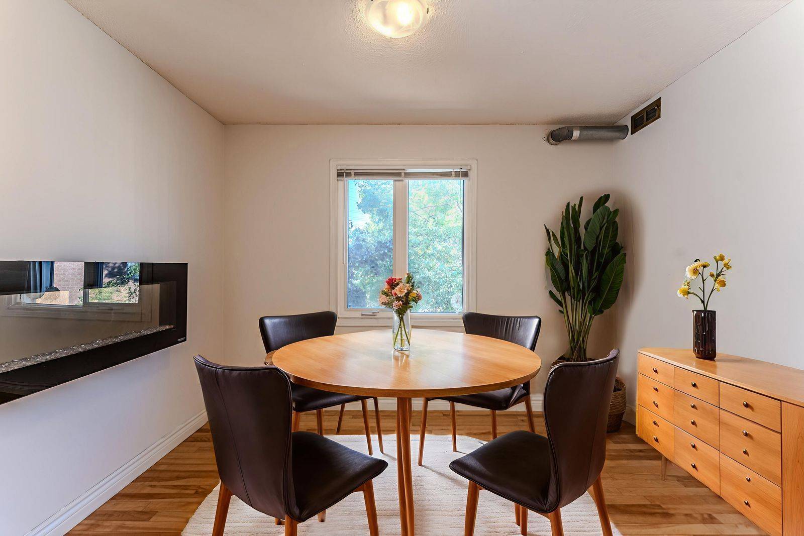 Barrie, ON L4N 7L5,508 Essa RD #52