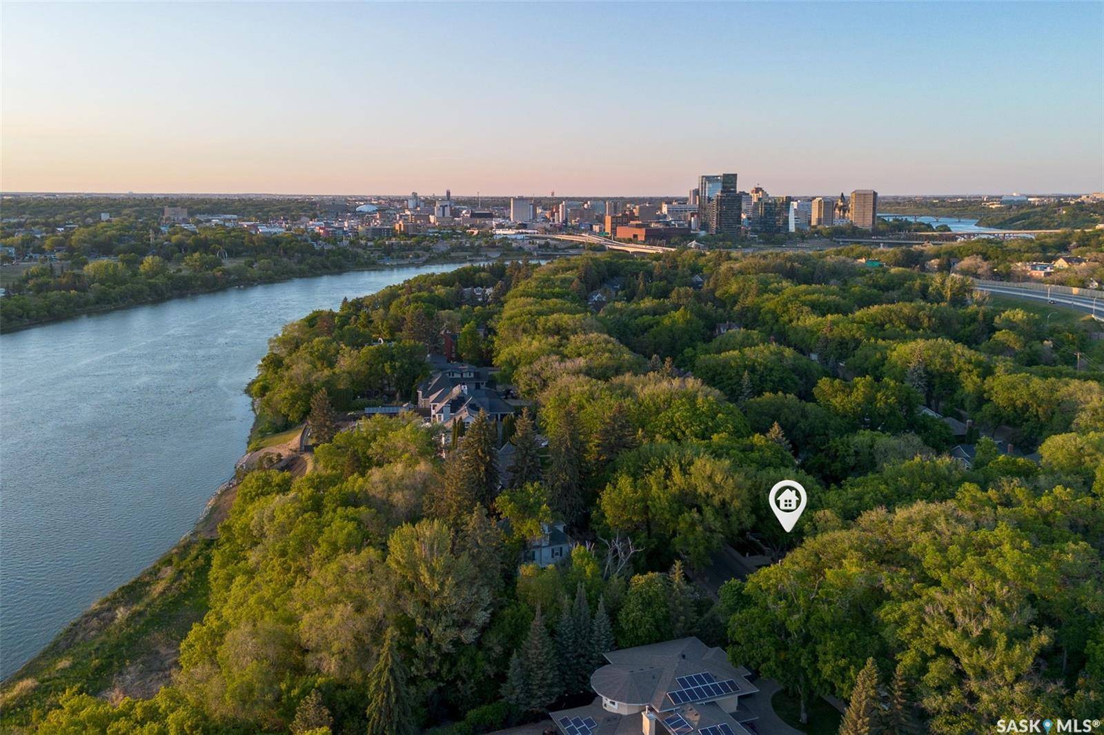Saskatoon, SK S7M 0A4,334 Saskatchewan CRESCENT W