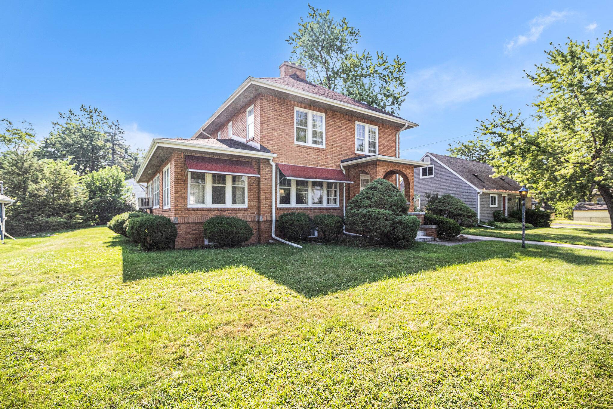 Ann Arbor, MI 48104,2551 Elmwood AVE