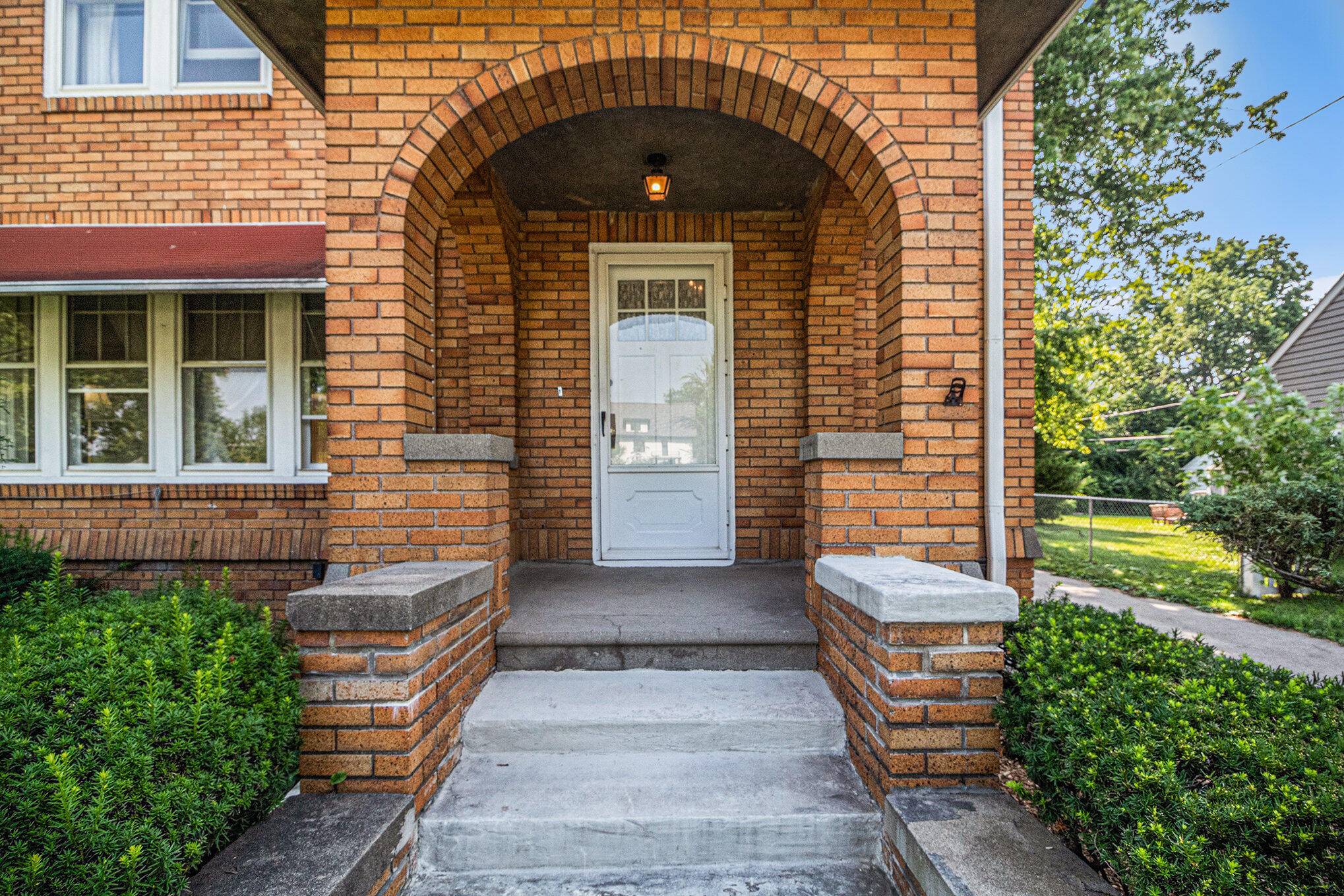 Ann Arbor, MI 48104,2551 Elmwood AVE