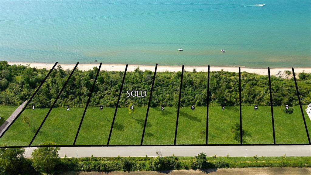 Plympton-wyoming, ON N0N 1E0,7049 BLUE COASTS HEIGHTS N/A