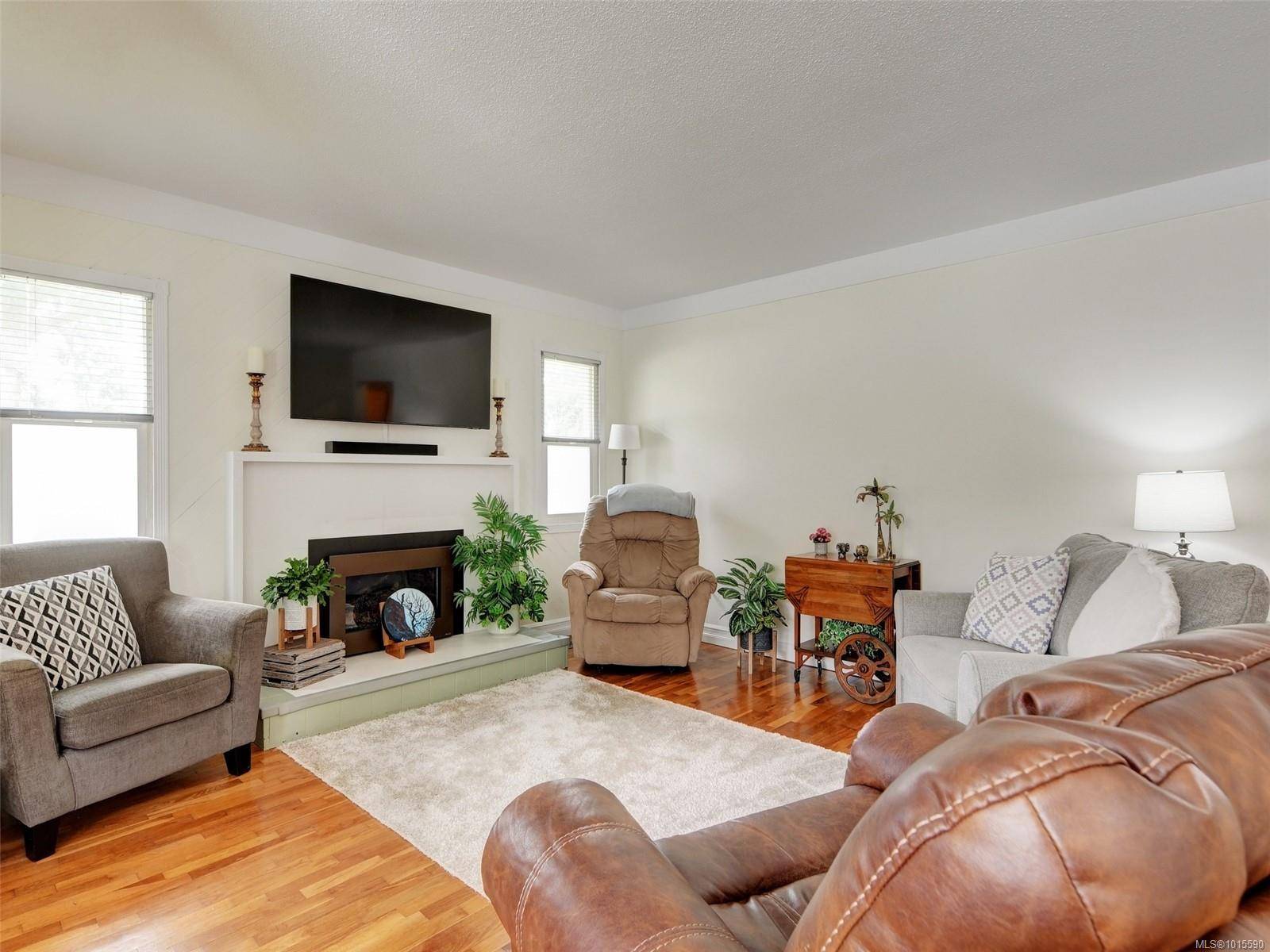 Langford, BC V9B 3E9,640 Strandlund Ave