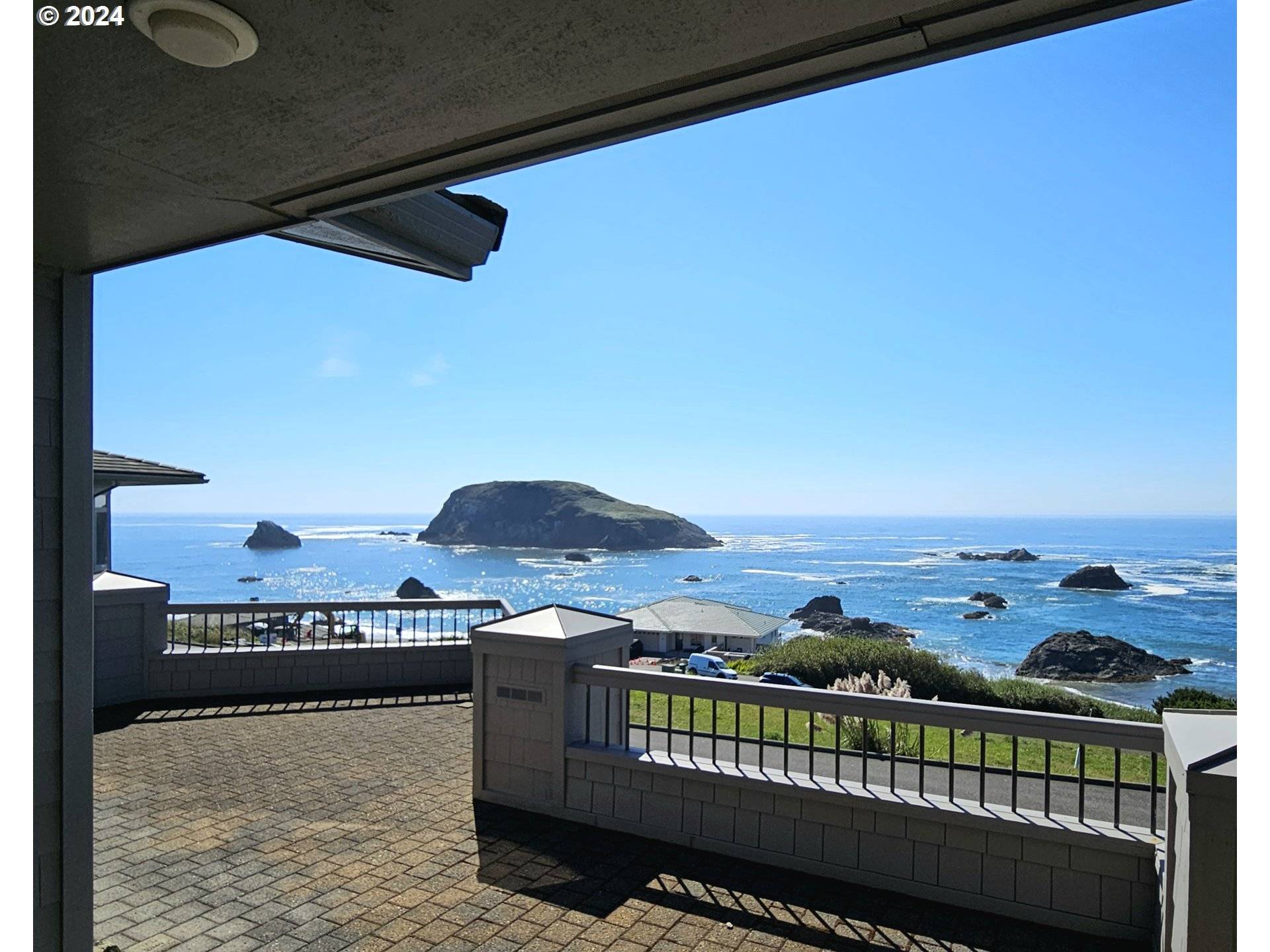 Brookings, OR 97415,96448 SHOREWOOD TER