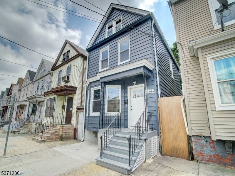 Newark City, NJ 07103,432-5 S 16Th St