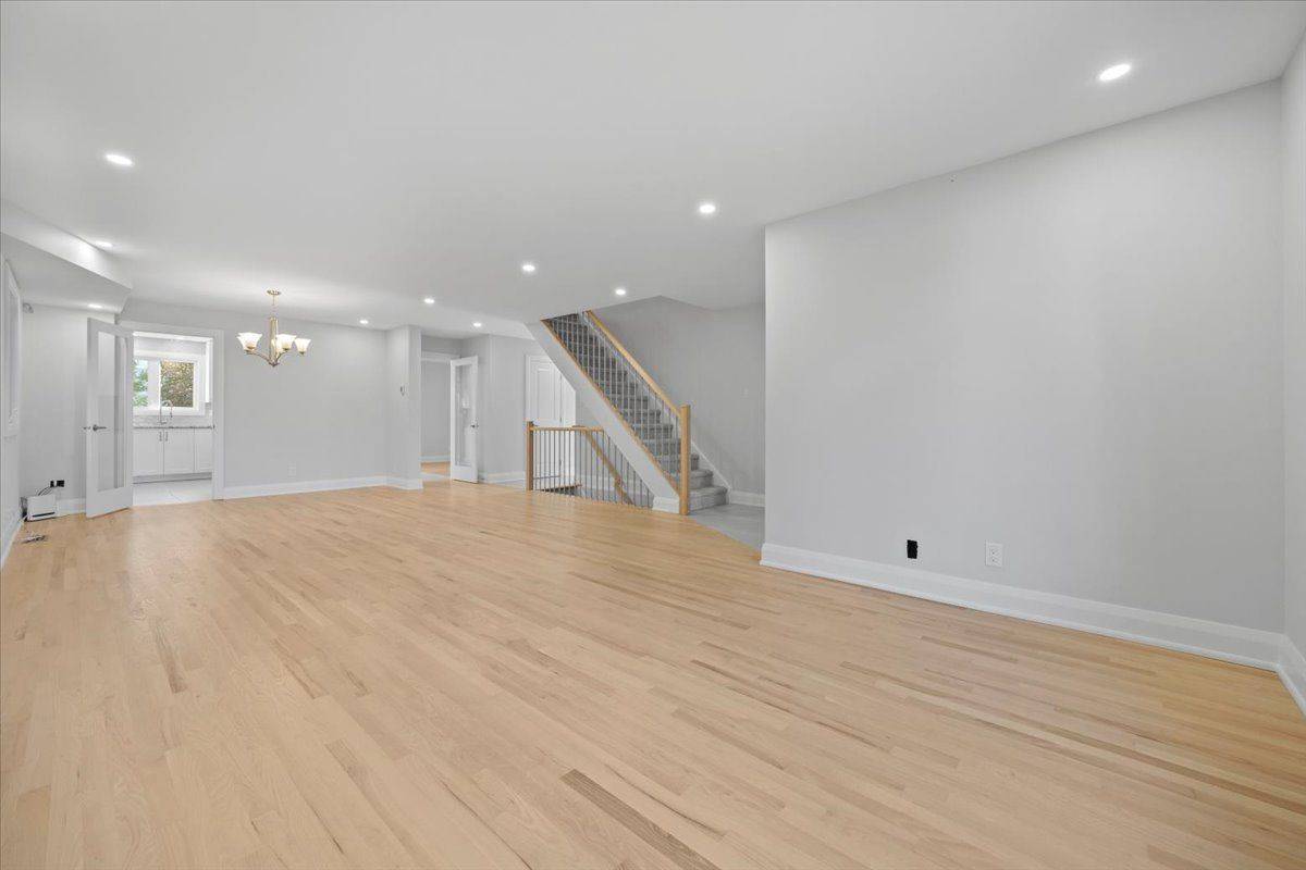 South Of Baseline To Knoxdale, ON K2G 4X5,18 Ivylea ST