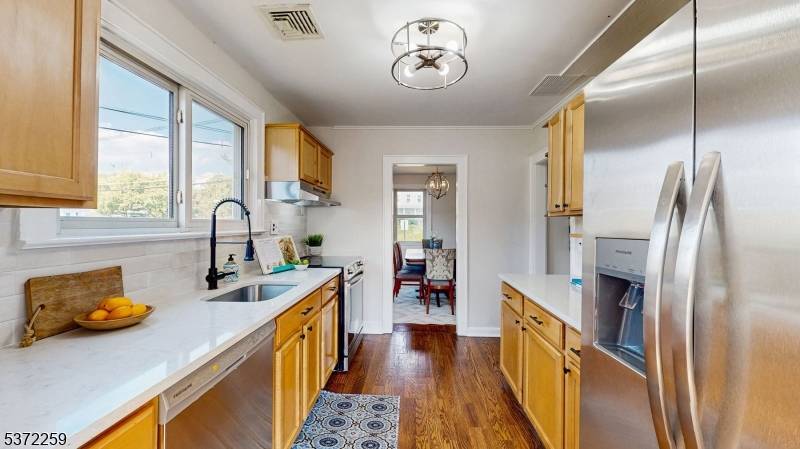 East Hanover Twp., NJ 07936,10 Ridgedale Ave West