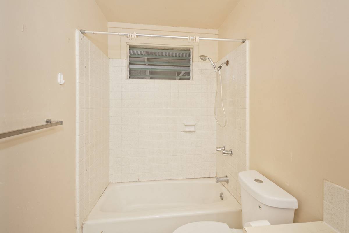 Hilo, HI 96720,524 KALANIKOA ST