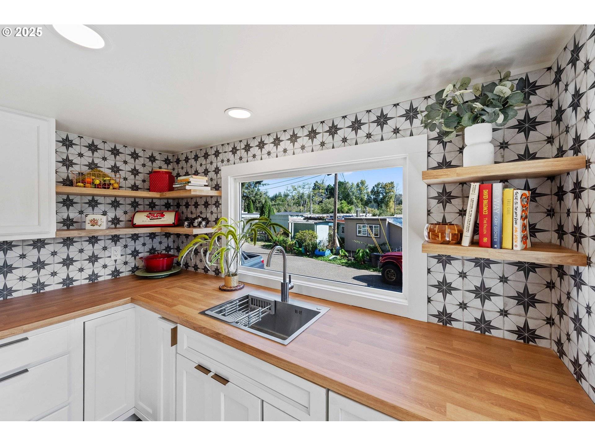 Coos Bay, OR 97420,93685 MCKENNA LN