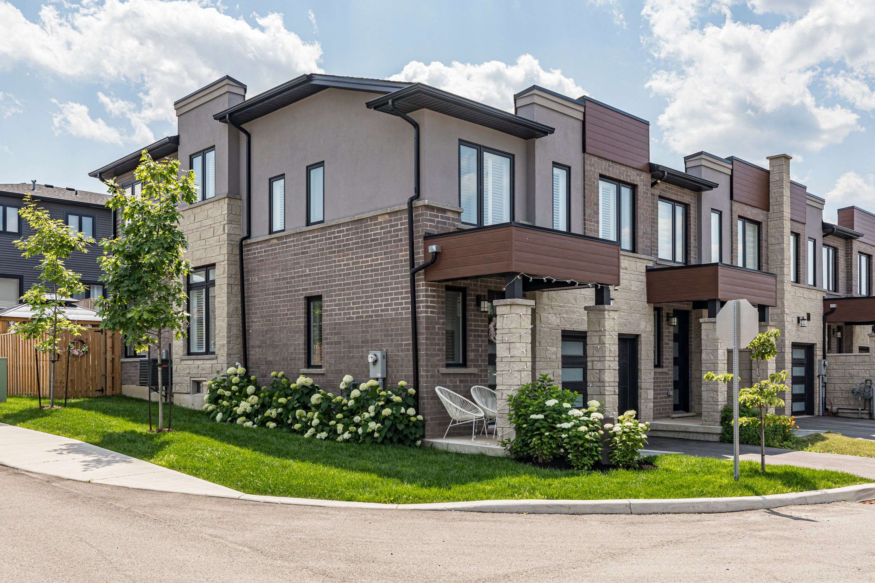 Hamilton, ON L9C 0E9,31 Southam LN