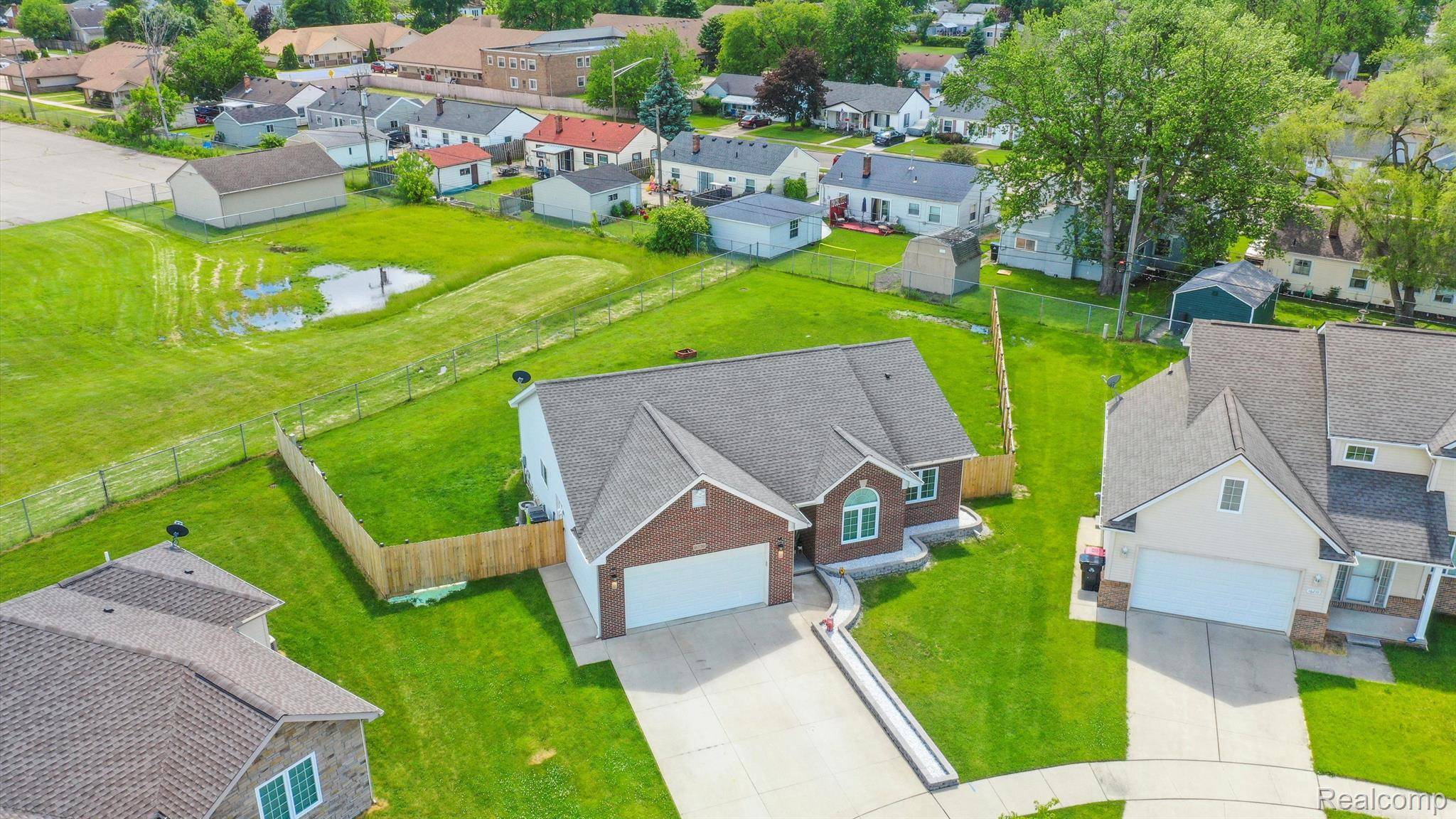 Roseville, MI 48066,16220 Guest CT