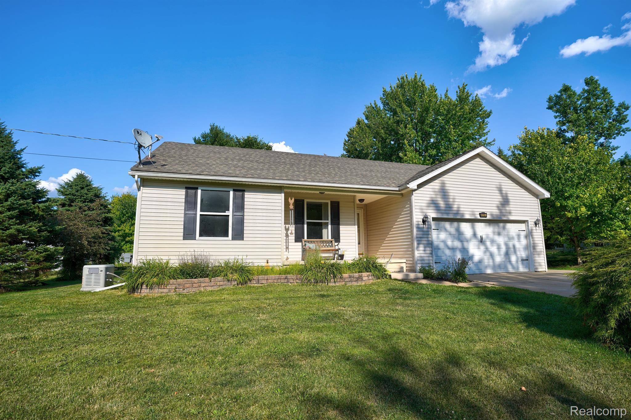 Linden, MI 48451,16163 SOFTWATER LAKE DR