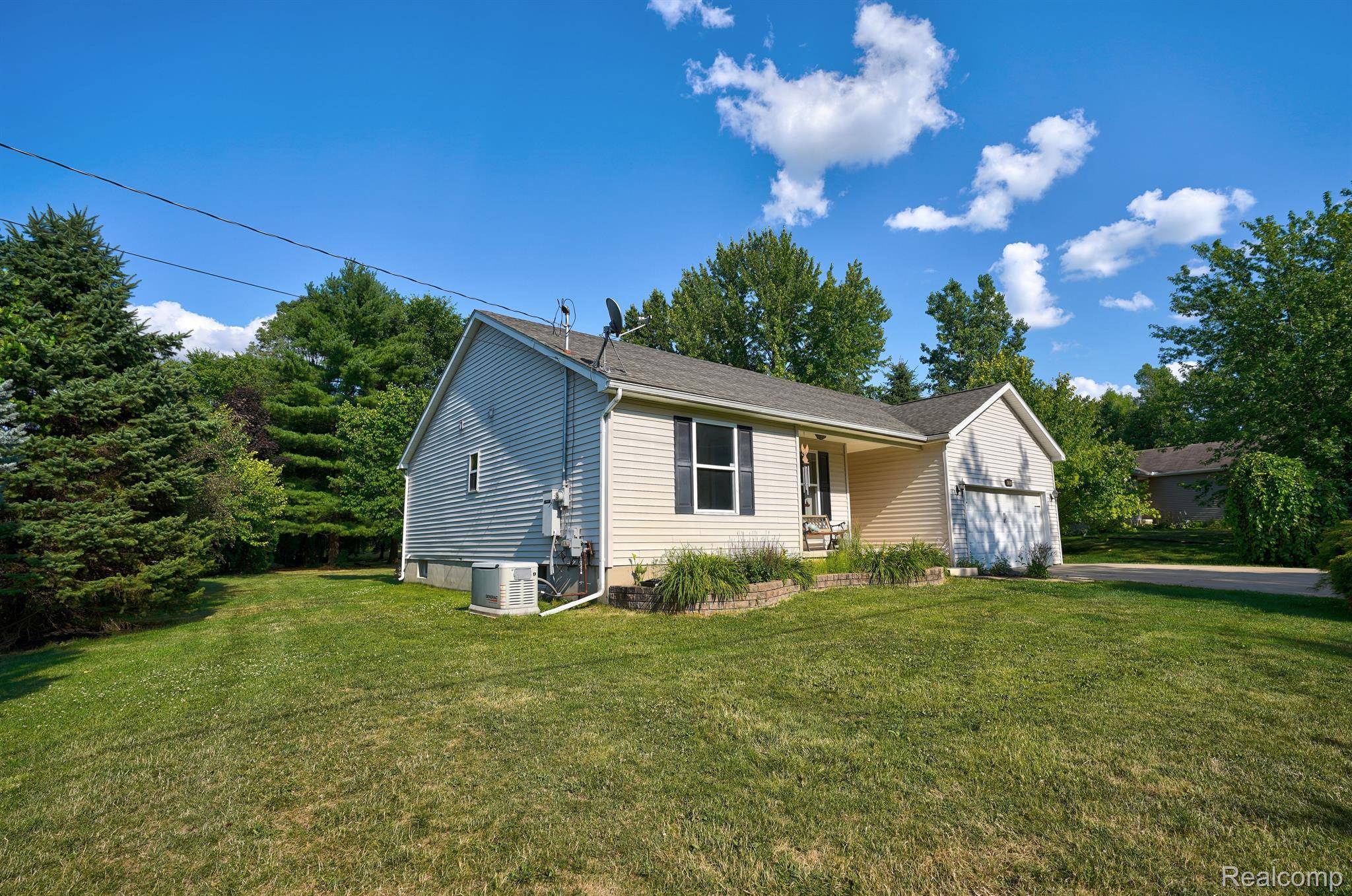 Linden, MI 48451,16163 SOFTWATER LAKE DR