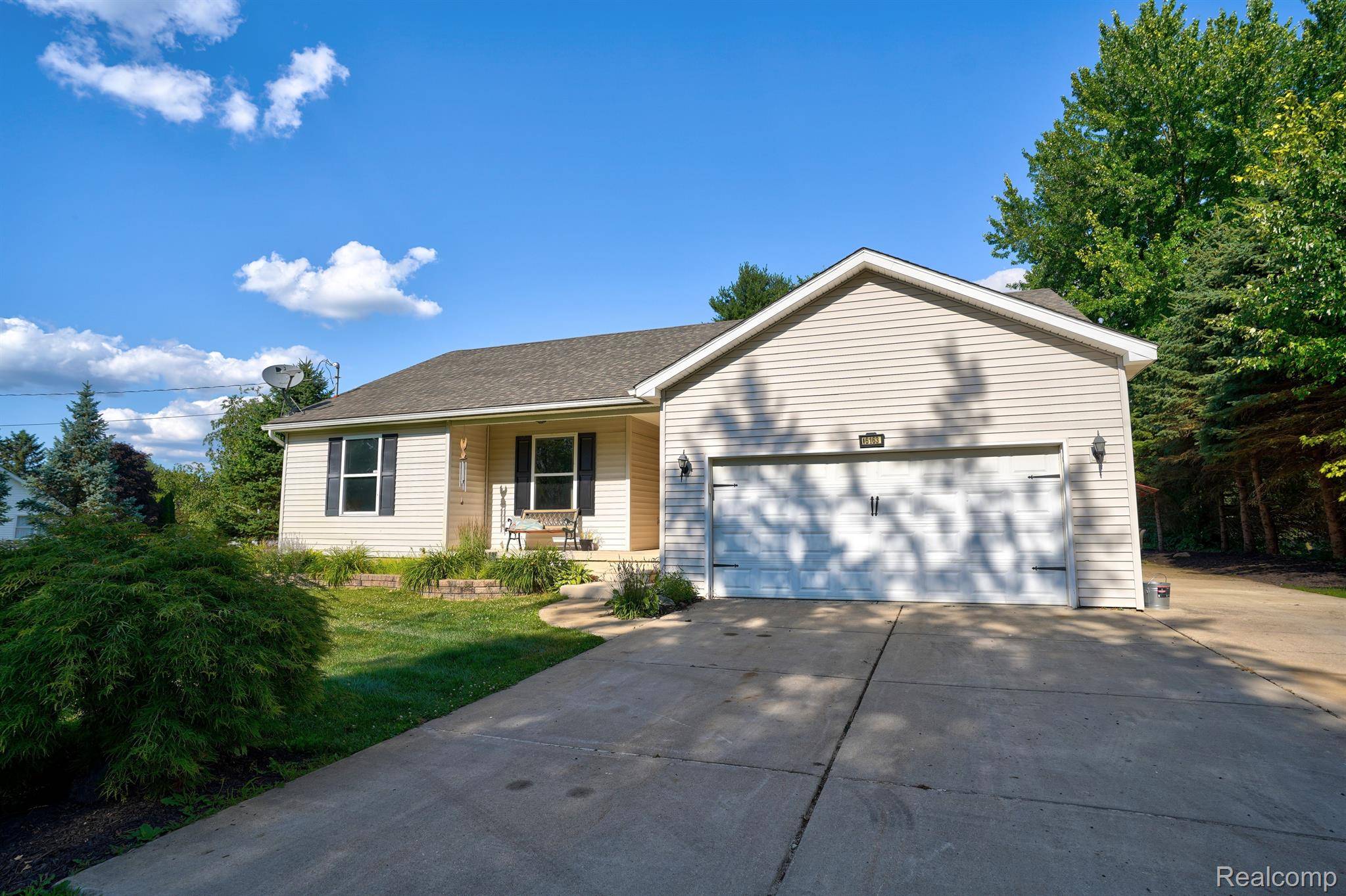 Linden, MI 48451,16163 SOFTWATER LAKE DR