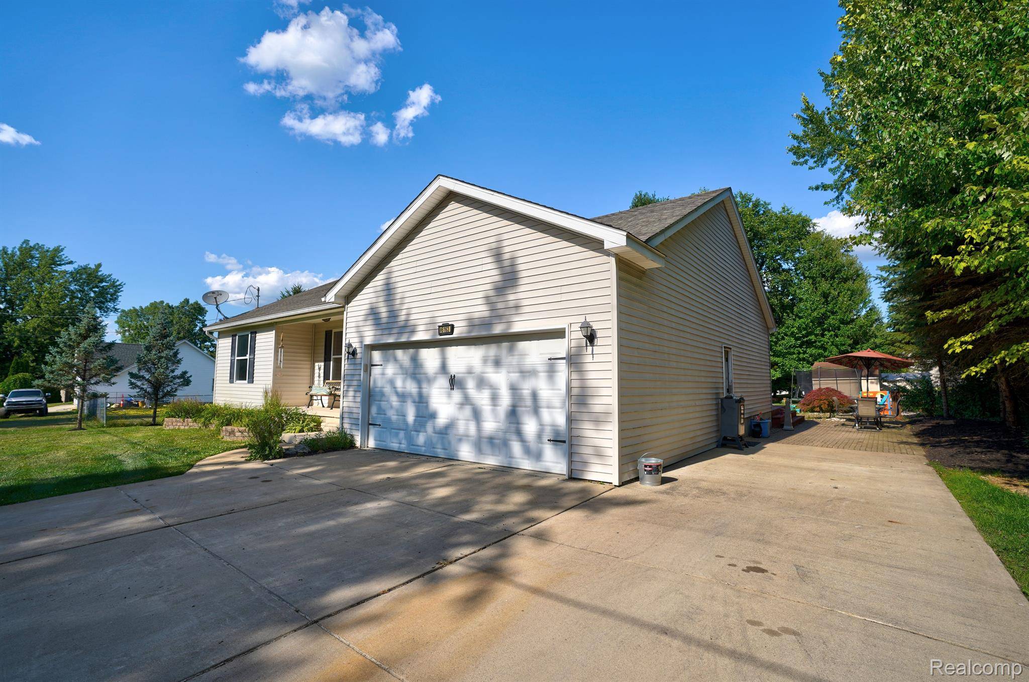 Linden, MI 48451,16163 SOFTWATER LAKE DR