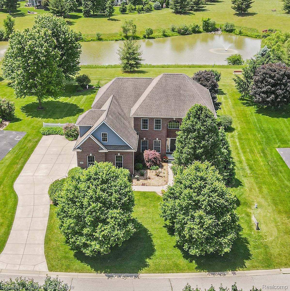 Brighton, MI 48116,9404 WENDOVER CT