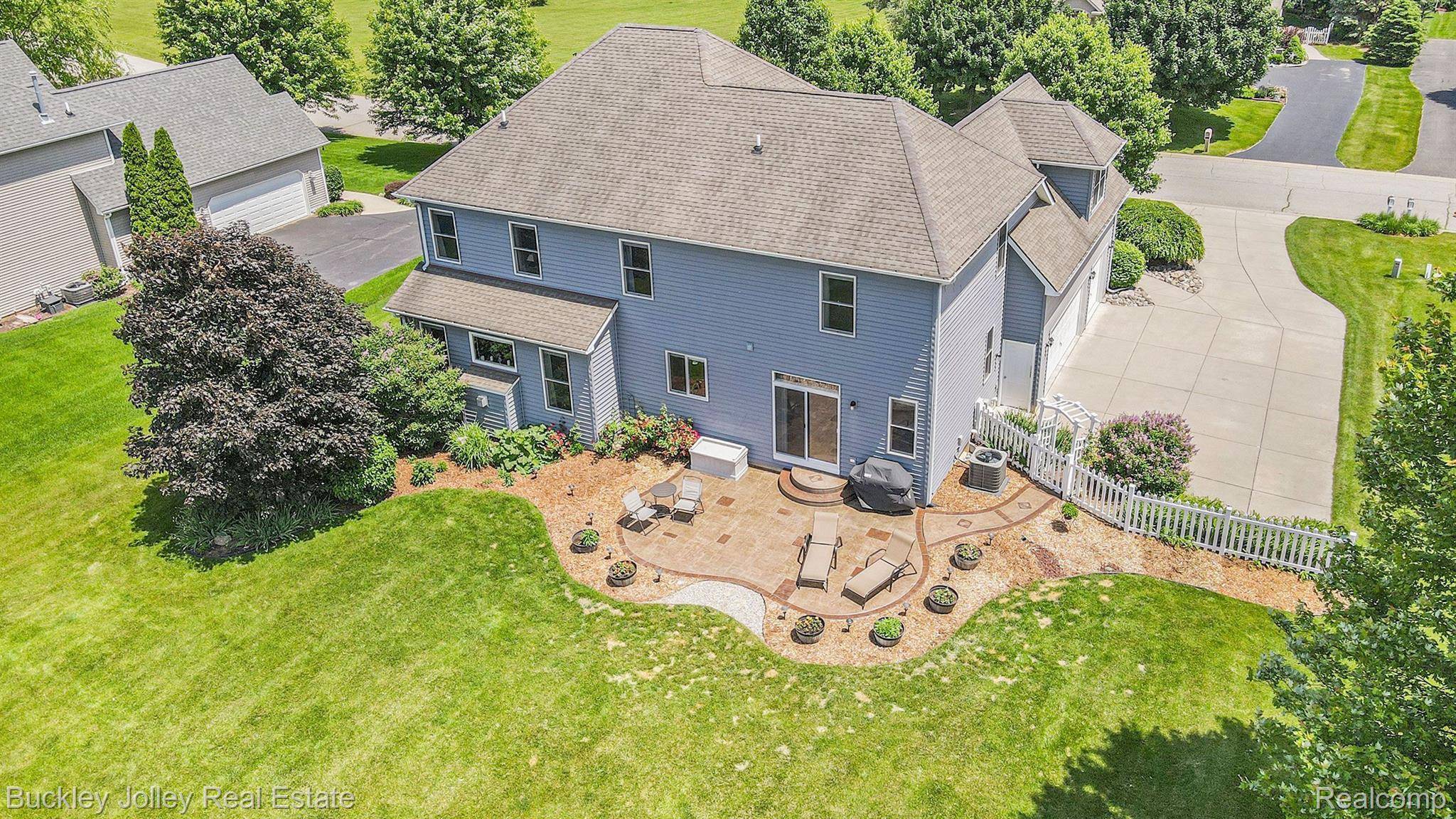 Brighton, MI 48116,9404 WENDOVER CT