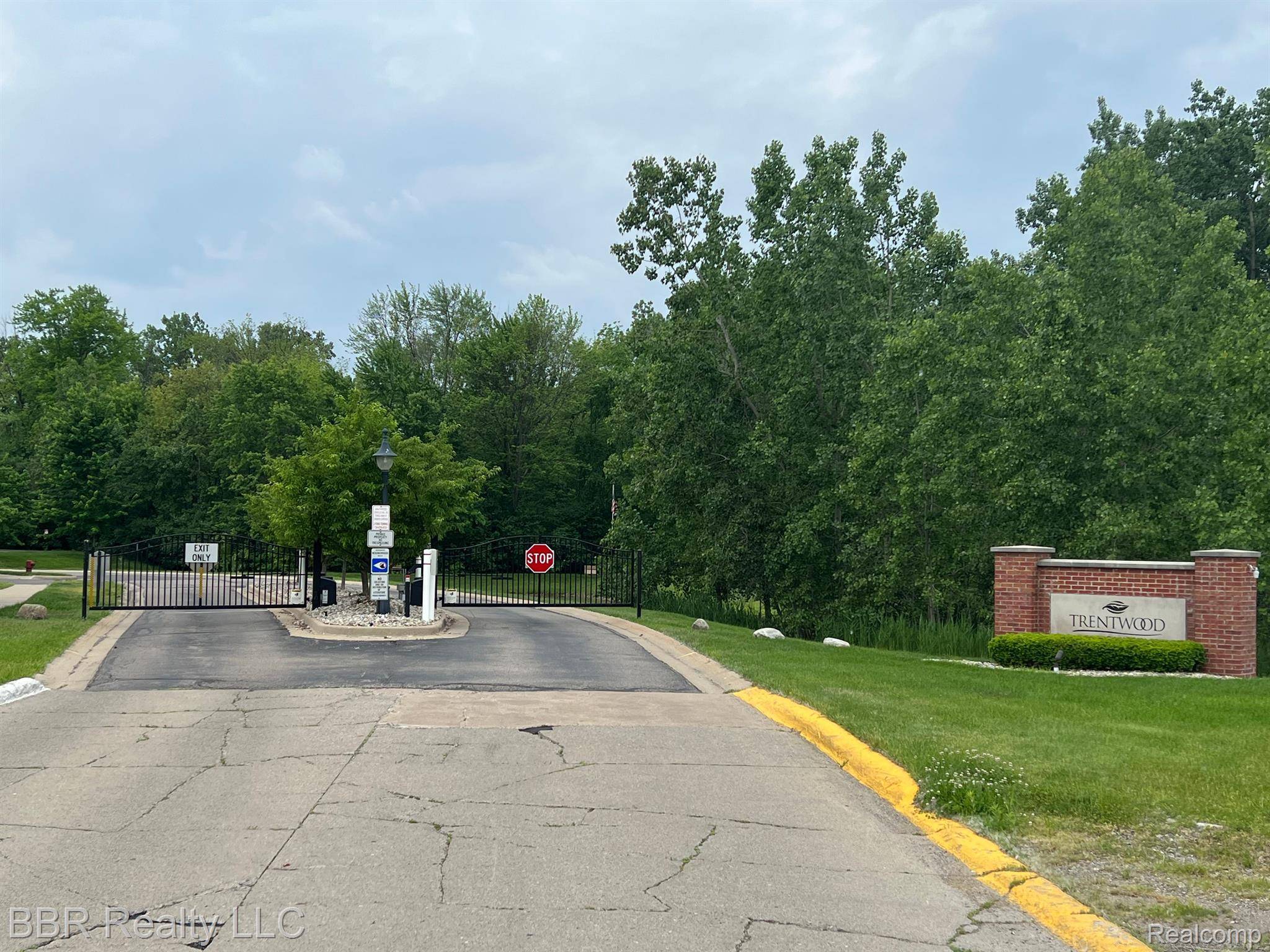 Woodhaven, MI 48183,23485 WILLIAMSBURG CIR