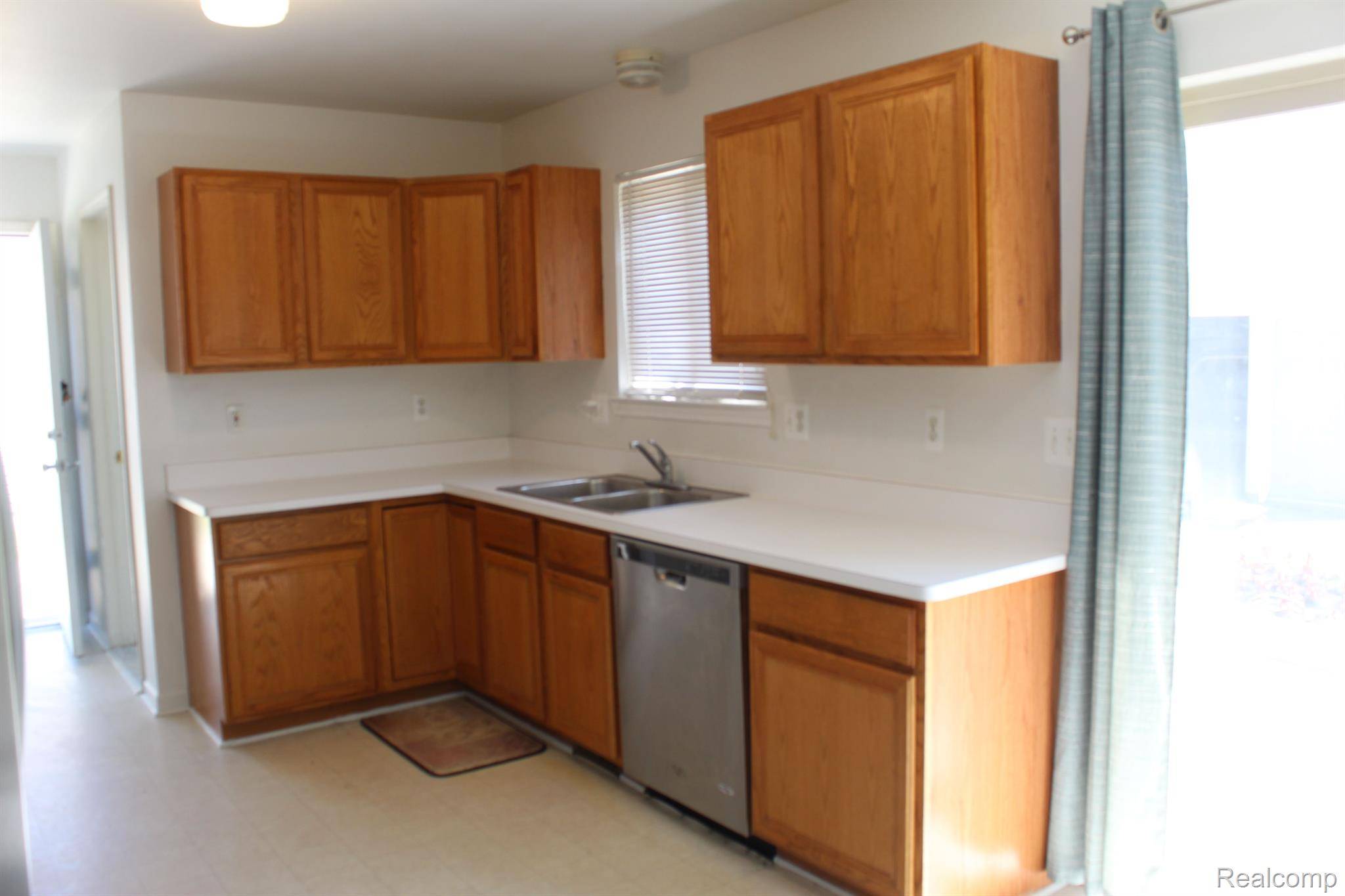 Roseville, MI 48066,28878 WAVERLY ST