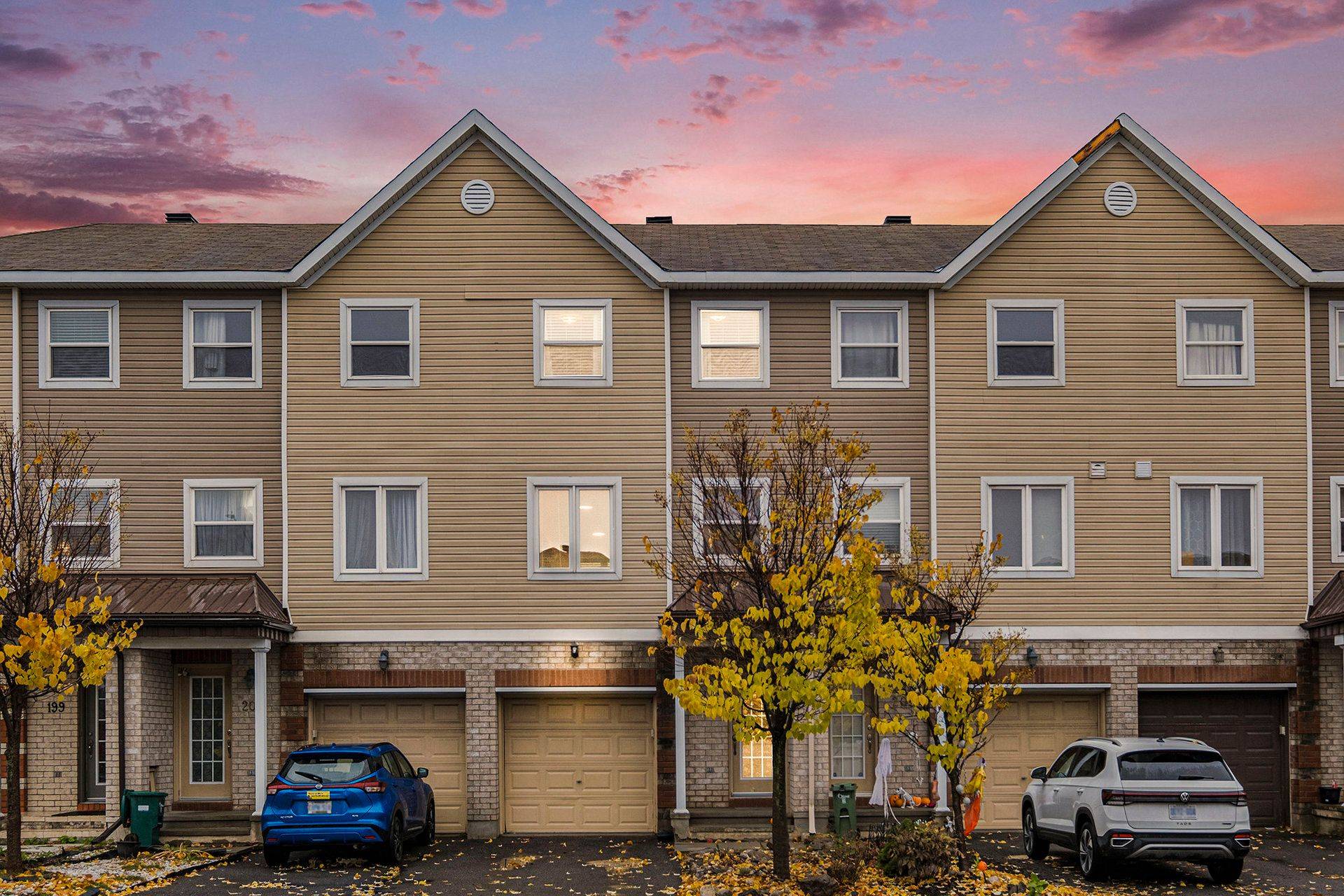 Barrhaven, ON K2J 0C3,203 Kennevale DR