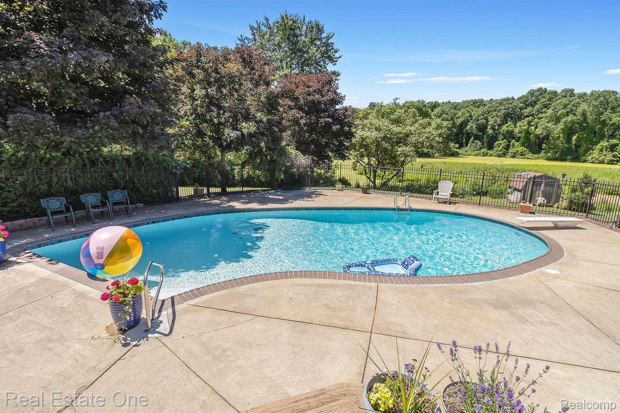 Brighton, MI 48114,1986 BALMORAL DR