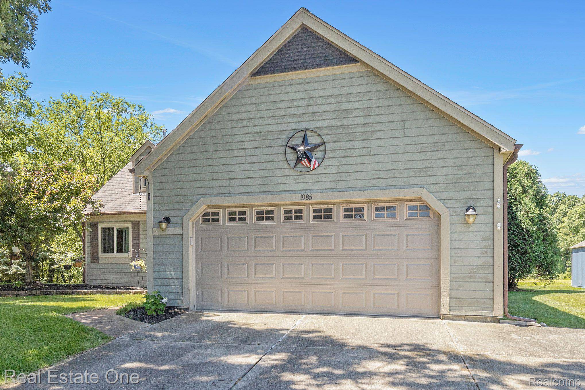 Brighton, MI 48114,1986 BALMORAL DR