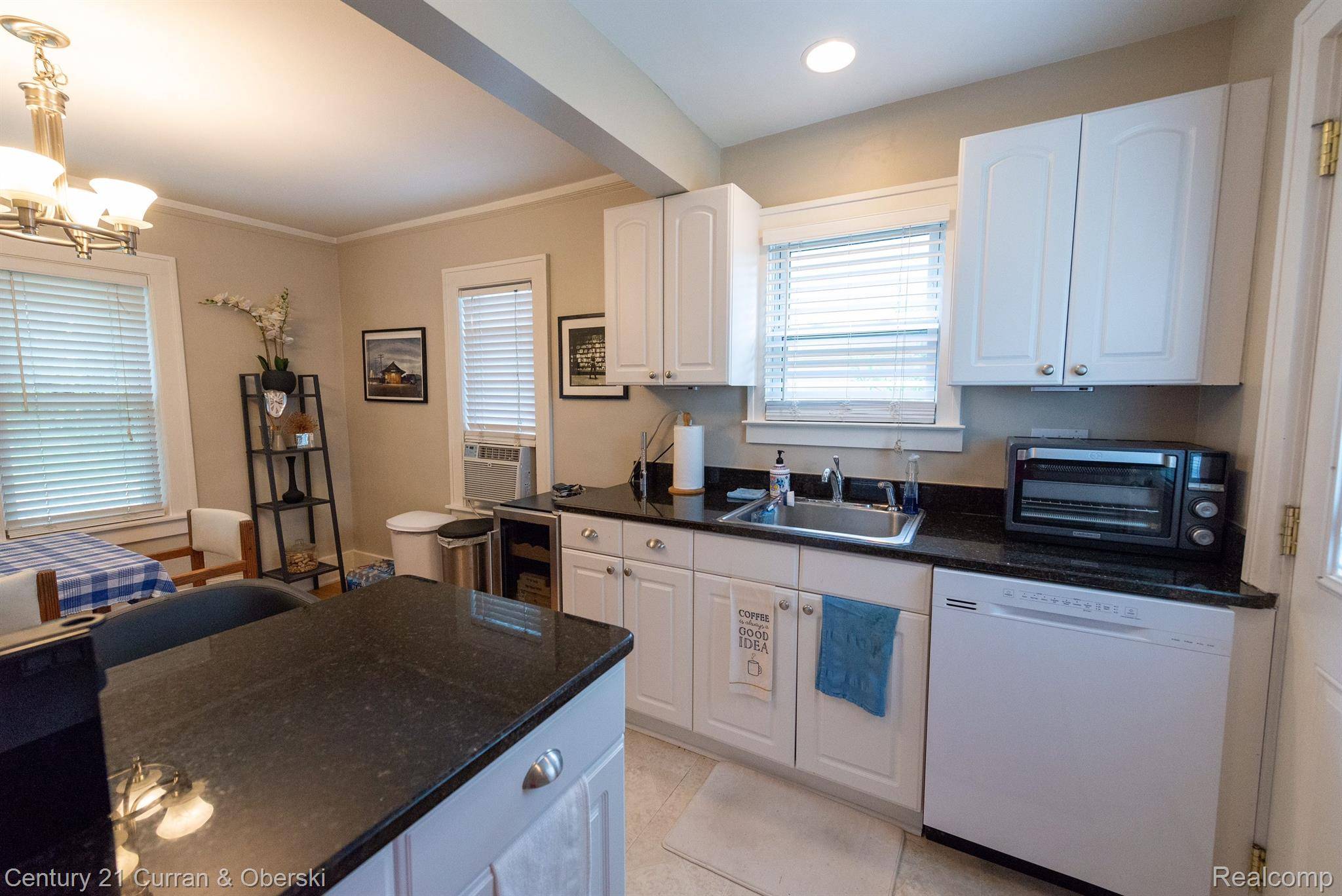 Royal Oak, MI 48067,934 N CENTER ST