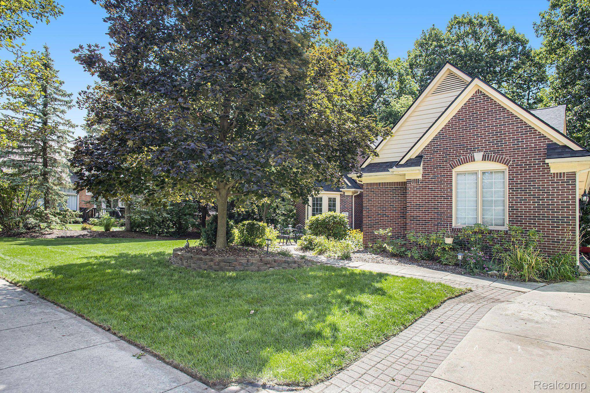 Rochester Hills, MI 48307,588 GALLALAND AVE