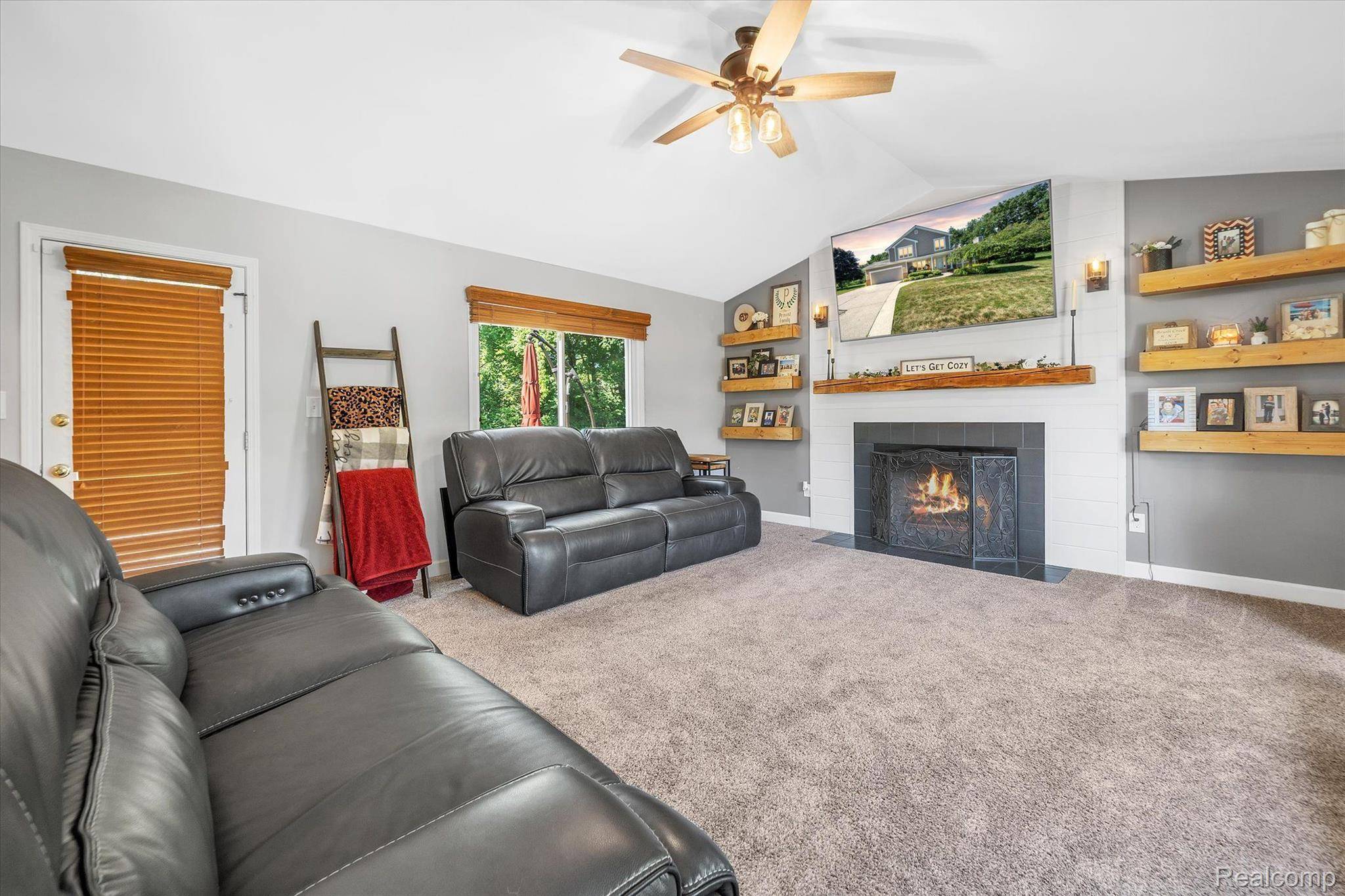 Wixom, MI 48393,437 HAMPTON CT