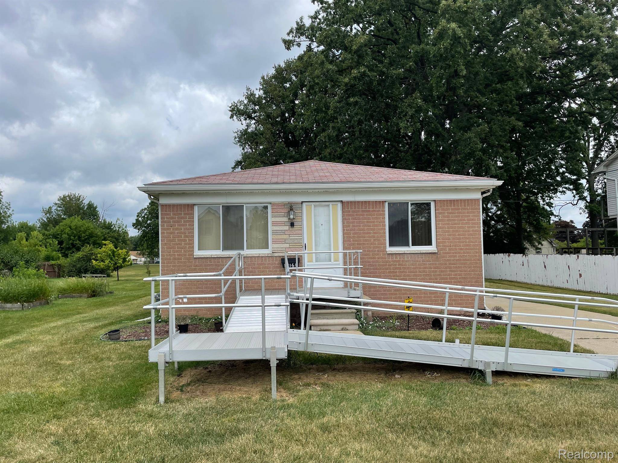 Roseville, MI 48066,19161 HAZELWOOD ST