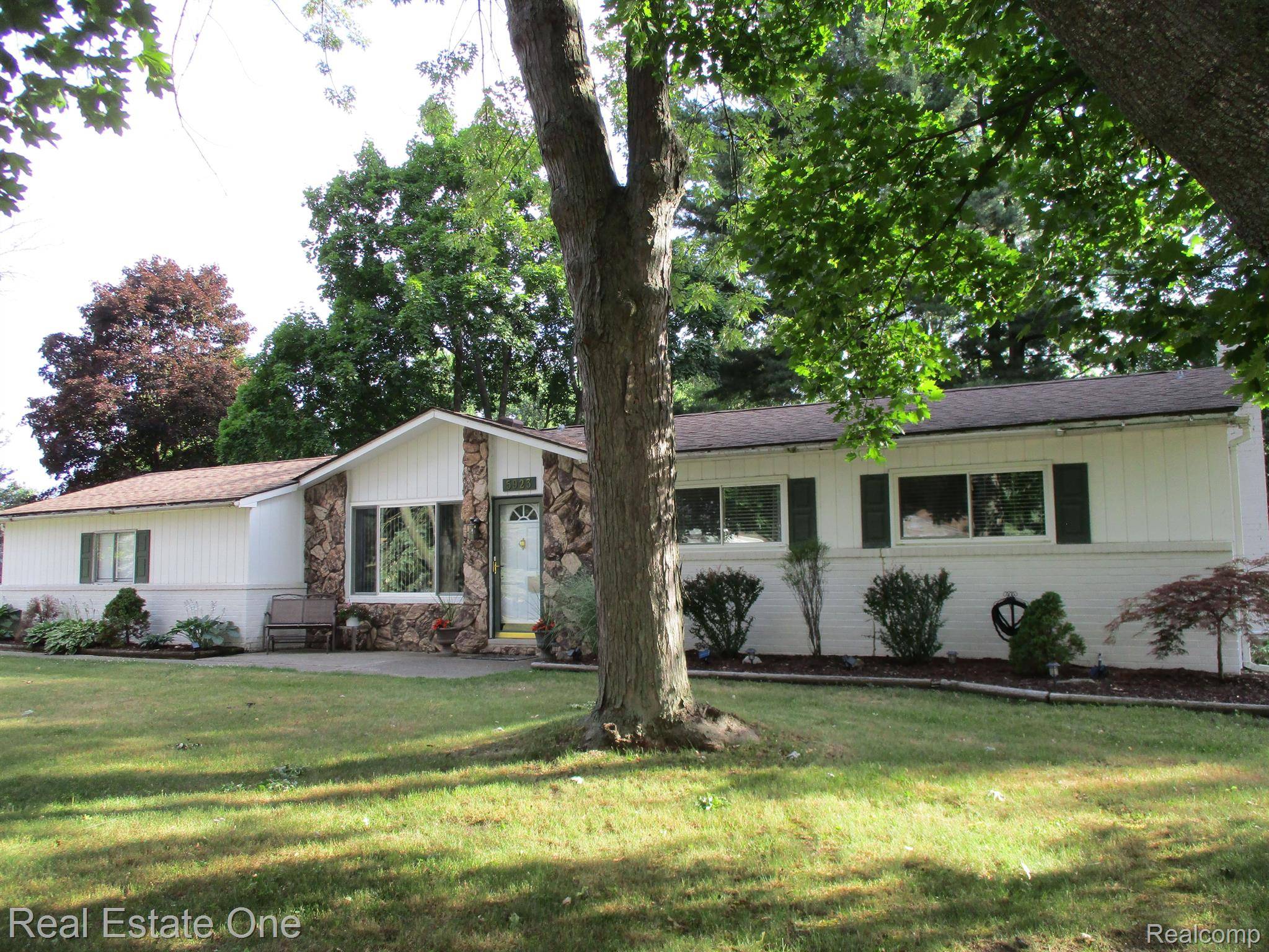 Waterford, MI 48329,5923 PLEASANT DR