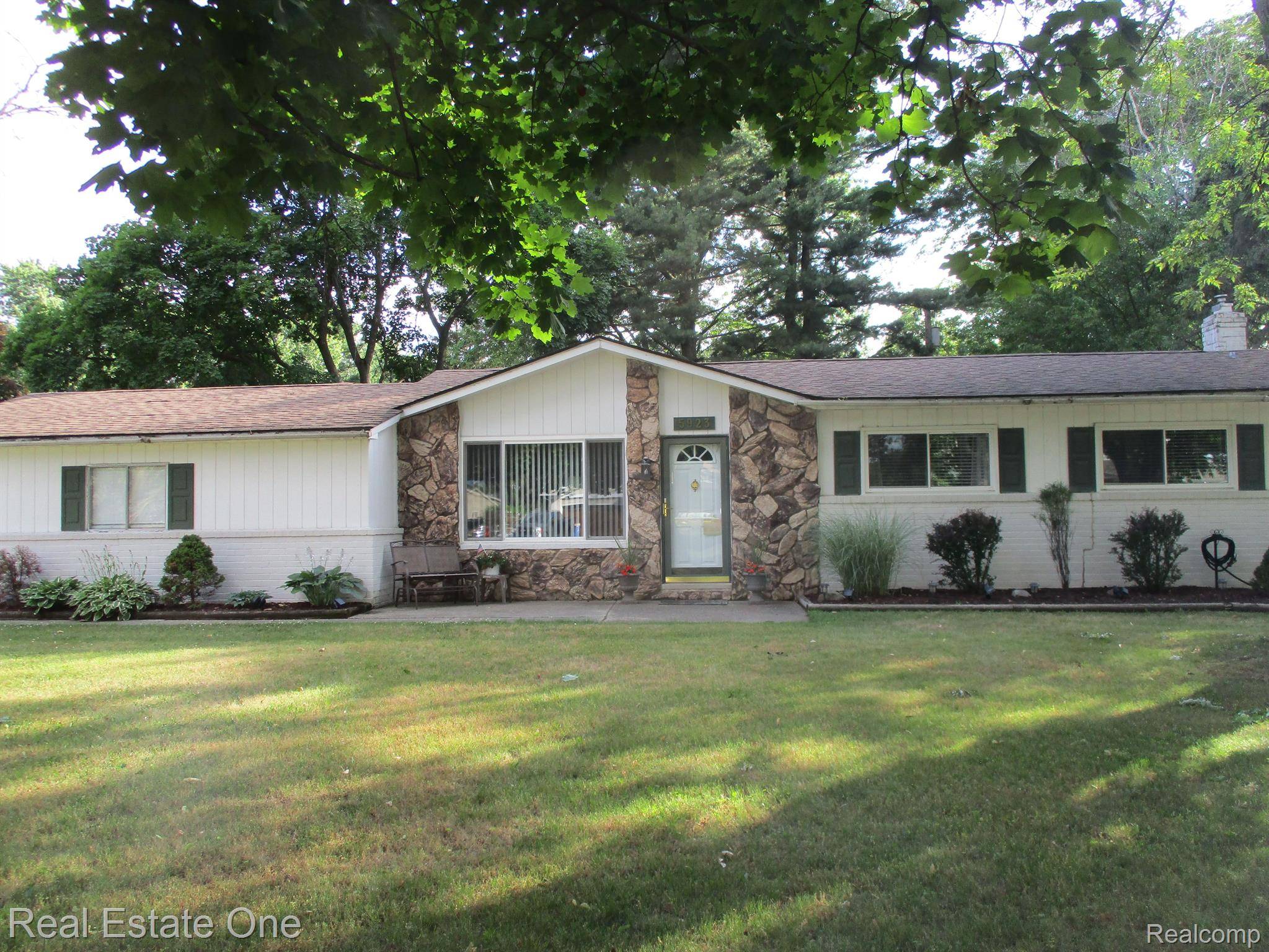 Waterford, MI 48329,5923 PLEASANT DR