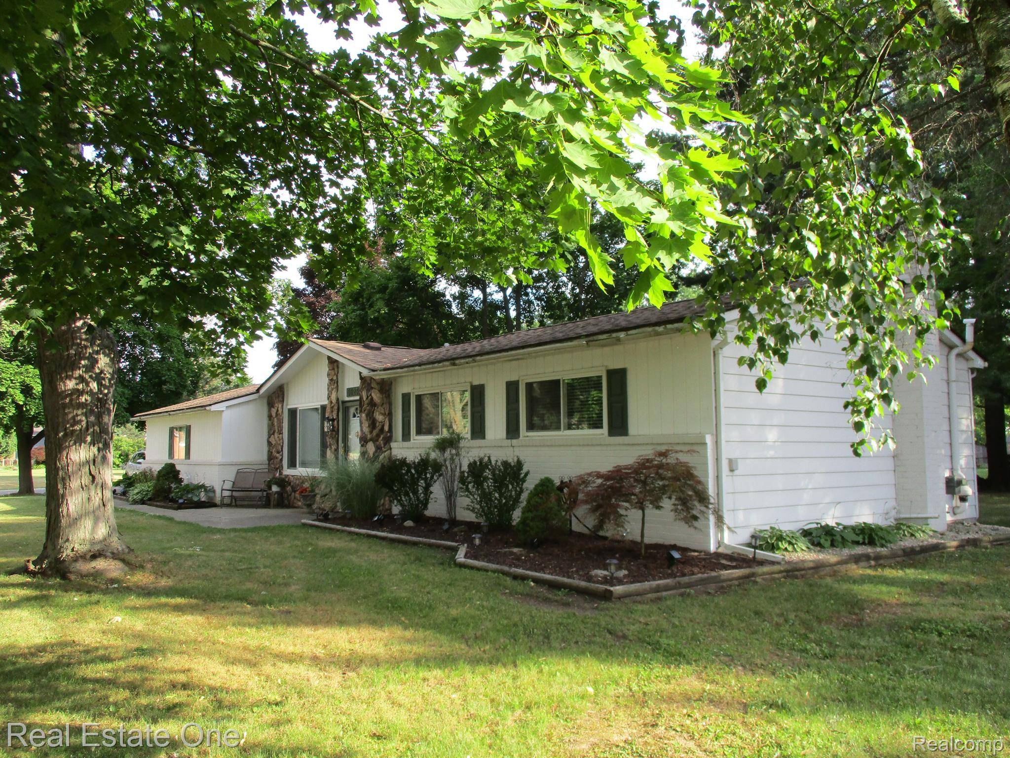 Waterford, MI 48329,5923 PLEASANT DR