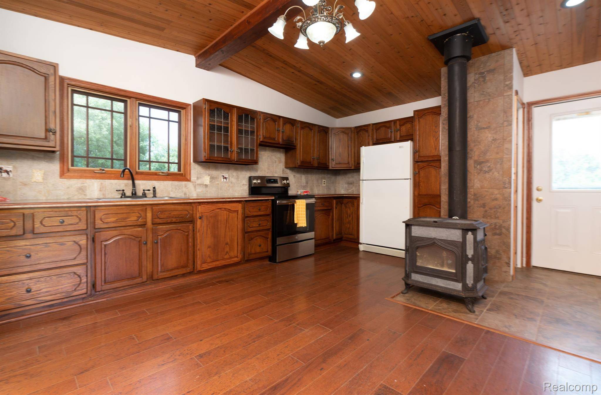 Fowlerville, MI 48836,1609 N CEDAR RD