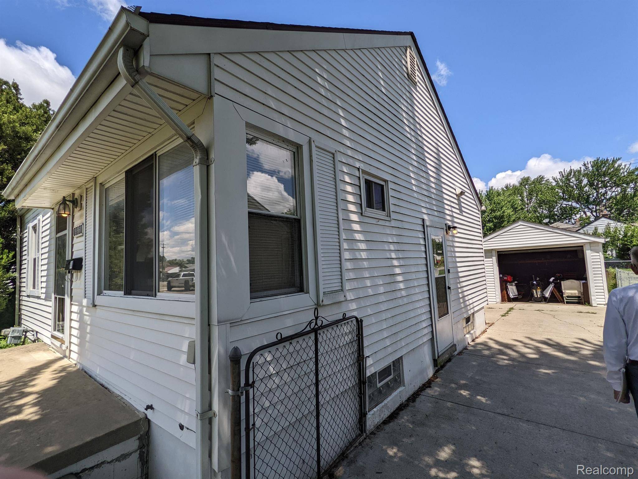 Roseville, MI 48066,19961 E 12 MILE RD