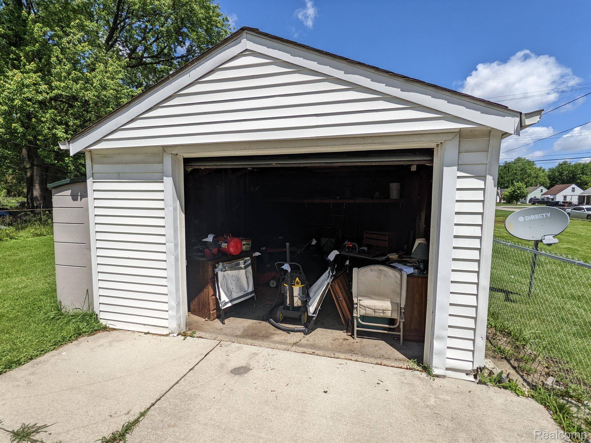 Roseville, MI 48066,19961 E 12 MILE RD