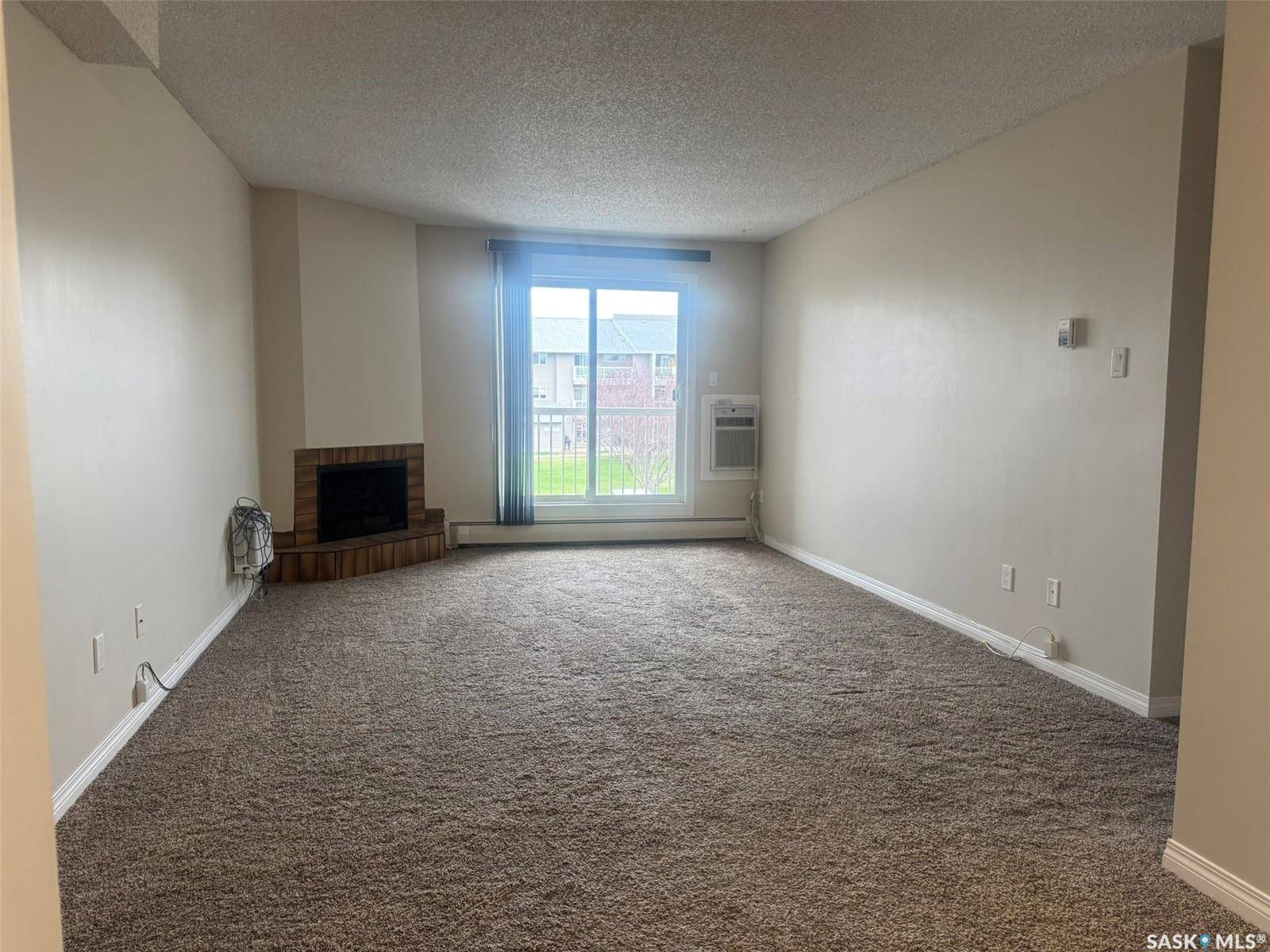 Weyburn, SK S4T 2R1,1808 Eaglesham AVENUE #207